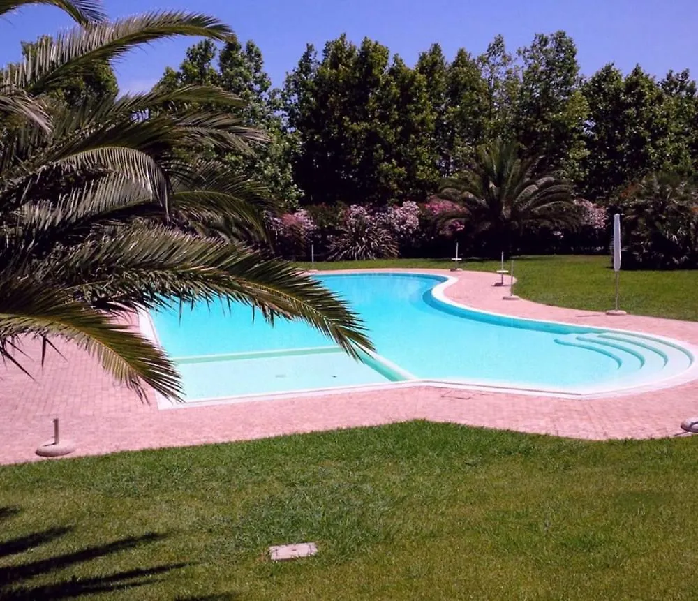 Appartamento Casa Sara Con Wifi E Piscina Comune, A Soli 2 Km Dal Mare Cecina  Italia