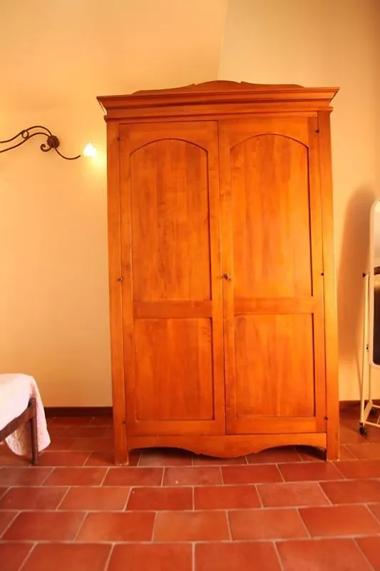 Appartamento Casa Sara Con Wifi E Piscina Comune, A Soli 2 Km Dal Mare Cecina  Italia